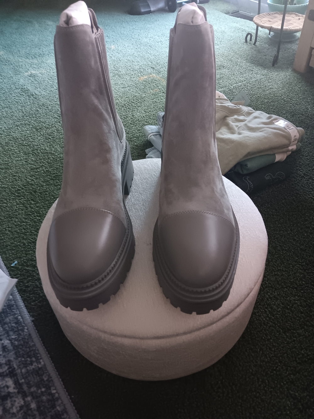 Marc FisherWomen’s Grey Chunky Chelsea Boot Pull-On Ankle Boot Size 9.5